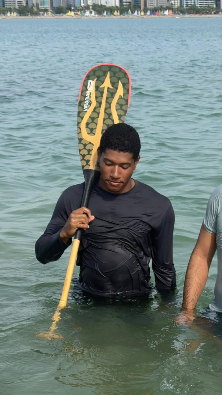 Givaldo holding his oar while on the water, eyes closed